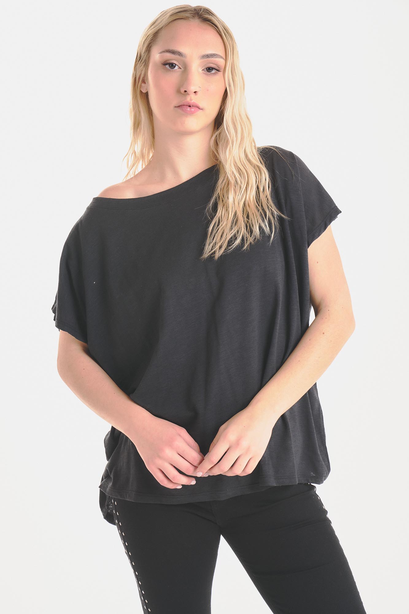 REMERA MANTARRAYA NEGRA